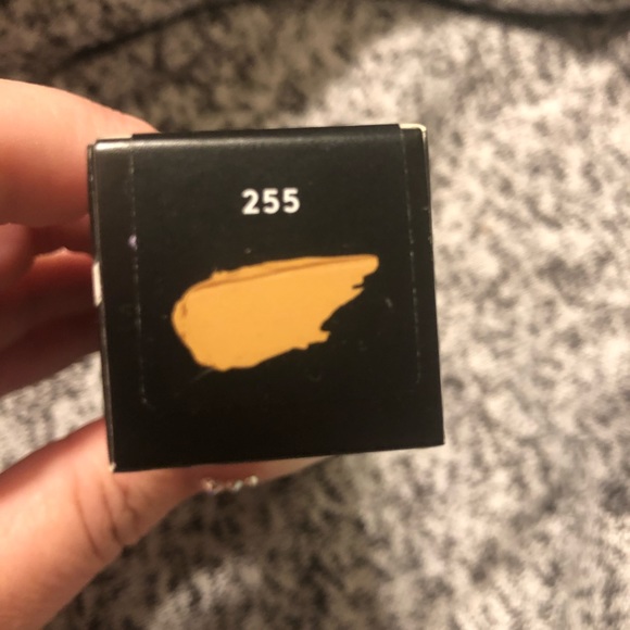 Fenty 255 Pro Filt’r Hydrating Foundation - Picture 3 of 4